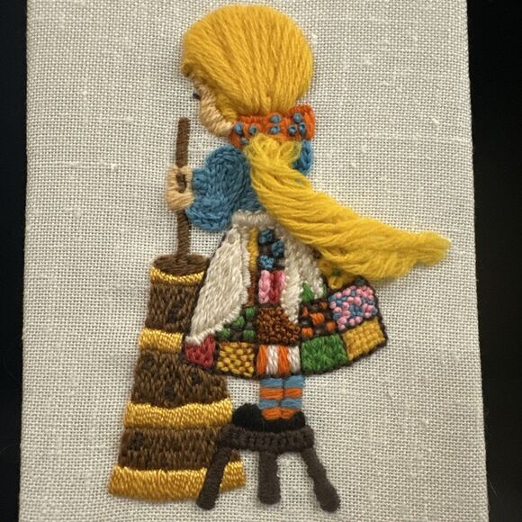 Jiffy Stitchery Finished Needlepoint Vintage Girl Churning, On Wooden Easel - Picture 6 of 7